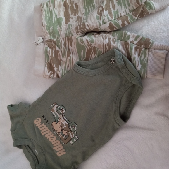 Baby boys mix and match set from Carters. - Picture 2 of 5